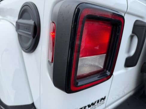 Used 2021 Jeep Wrangler Unlimited Sahara image 29