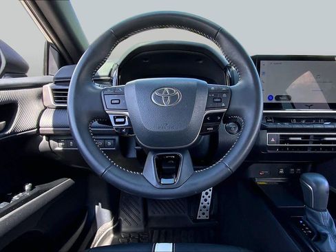 Used 2025 Toyota Camry SE FWD image 6