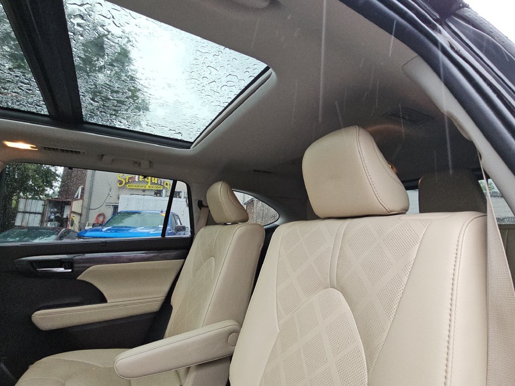 Used 2021 Toyota Highlander Platinum FWD image 18
