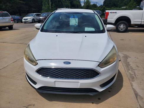 Used 2016 Ford Focus SE w/ Interior Protection Package FWD image 2
