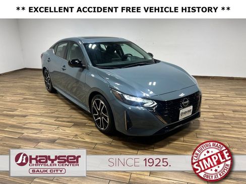 Used 2025 Nissan Sentra SR w/ SR Premium Package FWD image 15
