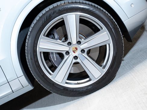 Certified 2024 Porsche Cayenne Coupe AWD/4WD image 11