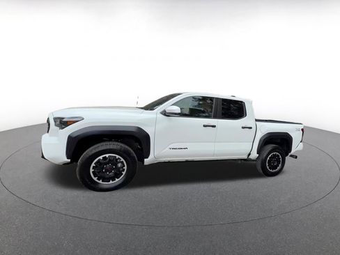Used 2025 Toyota Tacoma SR image 8