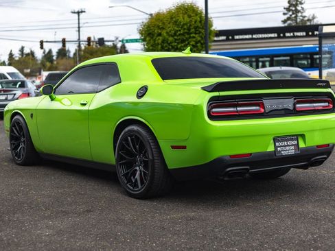 Used 2015 Dodge Challenger SRT Hellcat RWD image 13