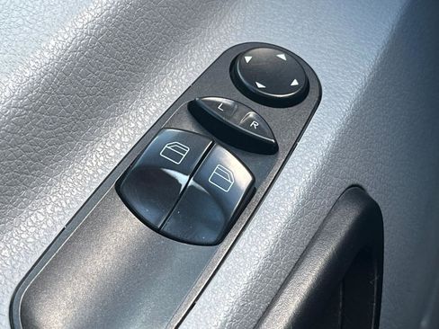 Used 2015 Mercedes-Benz Sprinter 2500 image 27