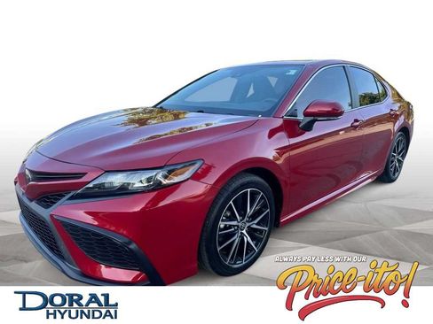 Used 2023 Toyota Camry SE FWD image 1