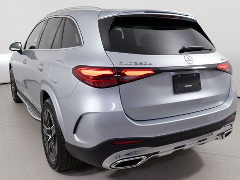 Used 2025 Mercedes-Benz GLC 350e 4MATIC image 17