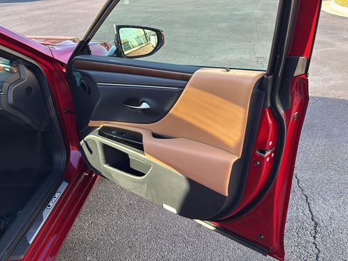 New 2025 Lexus ES 350 w/ Premium Package image 12