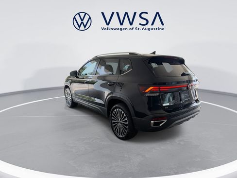 Certified 2025 Volkswagen Taos SE FWD image 6