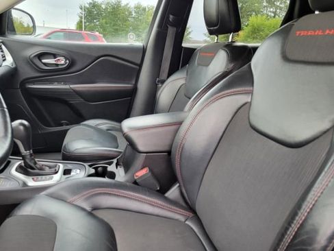 Used 2017 Jeep Cherokee Trailhawk w/ Comfort & Convenience Group AWD/4WD image 21