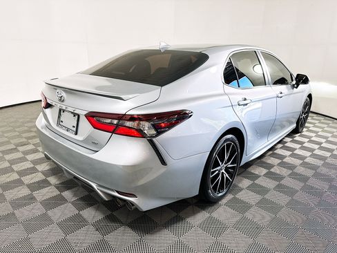 Used 2023 Toyota Camry SE image 3