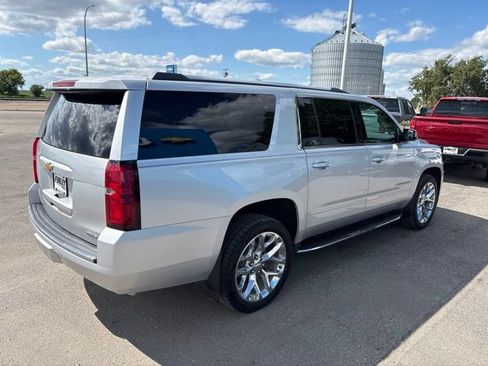 Used 2020 Chevrolet Suburban Premier AWD/4WD image 6