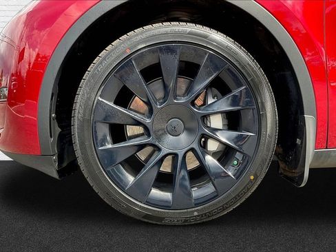 Used 2024 Tesla Model Y Long Range AWD/4WD image 32