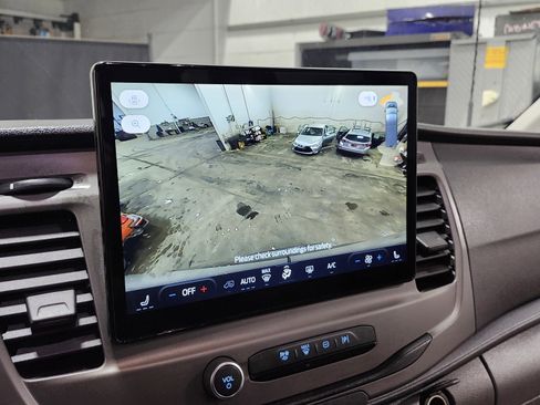 Used 2022 Ford Transit 350 XLT image 2