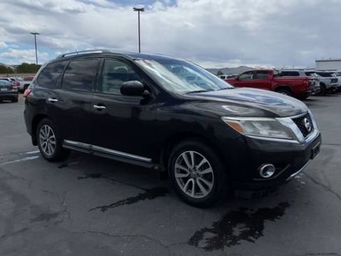 Used 2016 Nissan Pathfinder SL w/ SL Tech Package AWD/4WD image 2