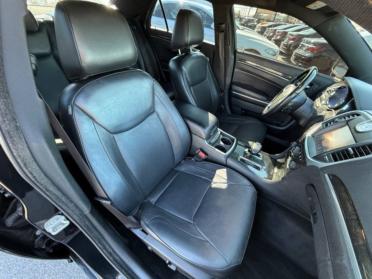 Used 2014 Chrysler 300 C RWD image 38