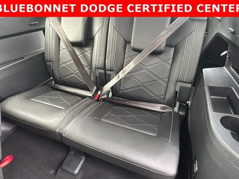 Used 2025 Volkswagen Atlas SE image 15