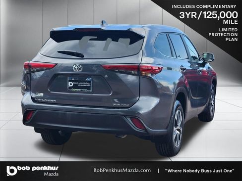 Used 2023 Toyota Highlander XLE AWD/4WD image 25