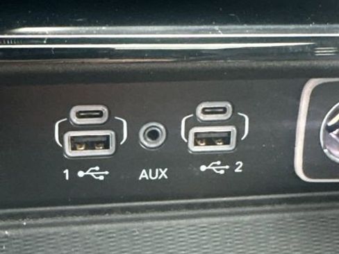 Used 2022 Jeep Grand Cherokee Overland w/ Luxury Tech Group IV image 24