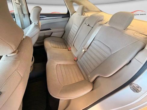 Used 2019 Ford Fusion SE image 15