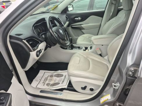 Used 2020 Jeep Cherokee Limited AWD/4WD image 6