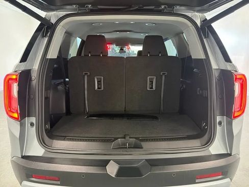 Used 2023 GMC Acadia SLE w/ Driver Convenience Package FWD image 8