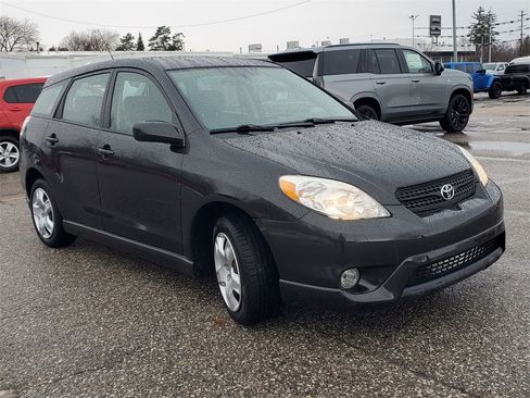 Used 2006 Toyota Matrix XR image 2