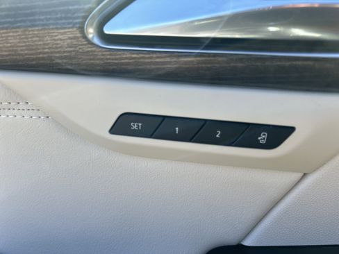 Used 2022 Buick Envision Avenir w/ Technology Package II AWD/4WD image 31