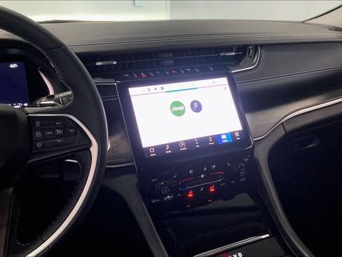 Used 2023 Jeep Grand Cherokee Limited w/ Luxury Tech Group II image 14