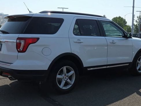 Used 2018 Ford Explorer XLT w/ Equipment Group 202A FWD image 8