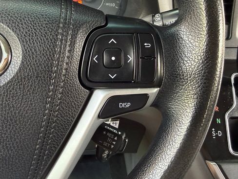 Used 2017 Toyota Sienna LE FWD image 25
