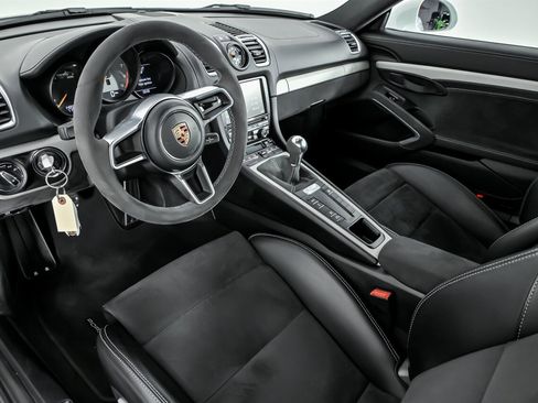 Used 2016 Porsche Cayman GT4 image 19
