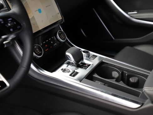 New 2024 Jaguar XF R-Dynamic SE AWD/4WD image 21