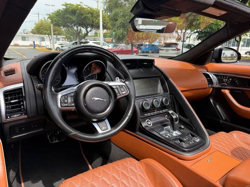 Used 2019 Jaguar F-TYPE SVR AWD/4WD image 9