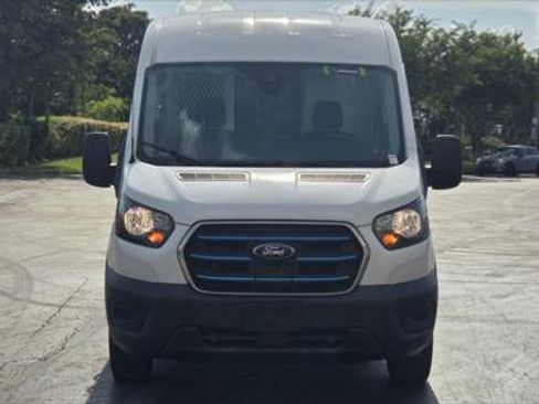 Used 2022 Ford E-Transit Medium Roof image 22