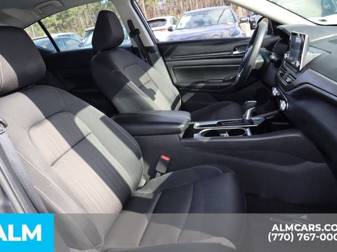 Used 2024 Nissan Altima 2.5 SV FWD image 25