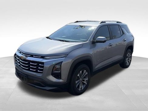 Used 2025 Chevrolet Equinox LT w/ Convenience Package II FWD image 7