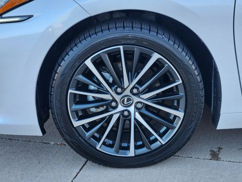 Used 2024 Lexus ES 350 w/ Premium Package image 10