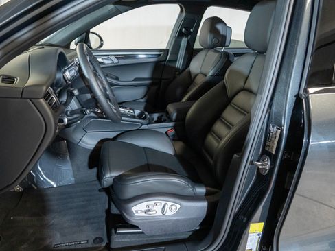 Certified 2026 Porsche Macan AWD/4WD image 16