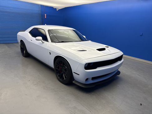 Used 2016 Dodge Challenger SRT Hellcat RWD image 2