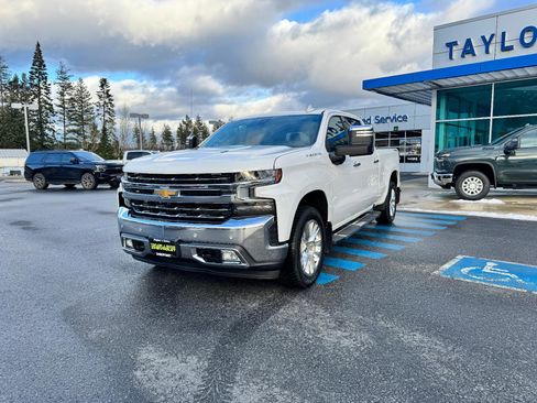 Used 2020 Chevrolet Silverado 1500 LTZ w/ LTZ Premium Package image 3