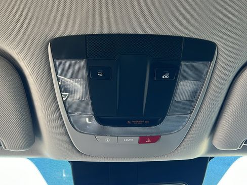 Used 2022 Kia Sorento S image 22