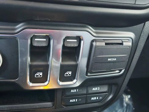 Used 2022 Jeep Wrangler Sport S image 31