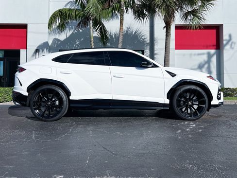 Used 2021 Lamborghini Urus AWD/4WD image 2