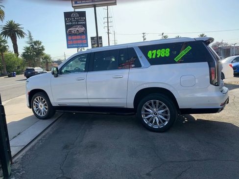 Used 2021 Cadillac Escalade ESV Premium Luxury AWD/4WD image 2