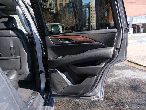 Used 2020 Cadillac Escalade Luxury image 28