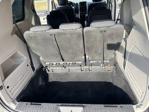 Used 2010 Dodge Grand Caravan SE w/ Climate Group image 15