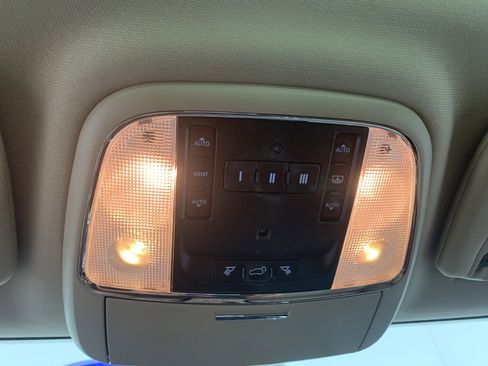 Used 2014 Jeep Grand Cherokee Overland image 28