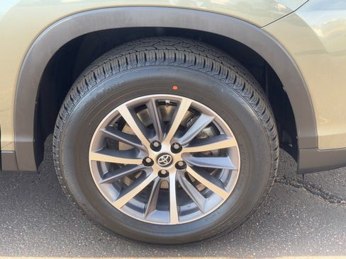 Certified 2019 Toyota Highlander XLE image 11