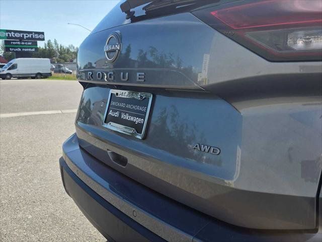 Used 2024 Nissan Rogue S AWD/4WD image 14